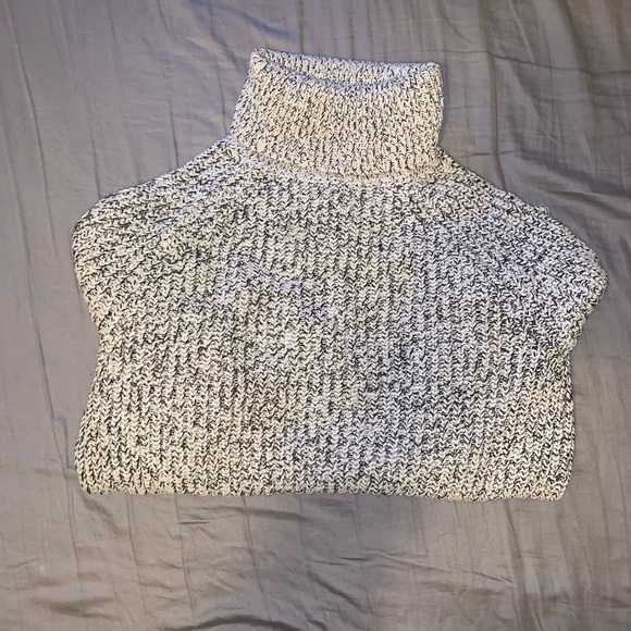 Roots Sweaters - Roots salt and pepper turtle neck!